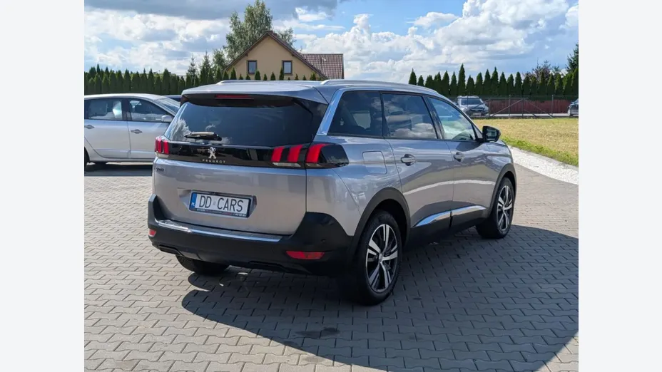PEUGEOT 5008 -