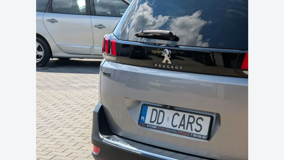 PEUGEOT 5008 -