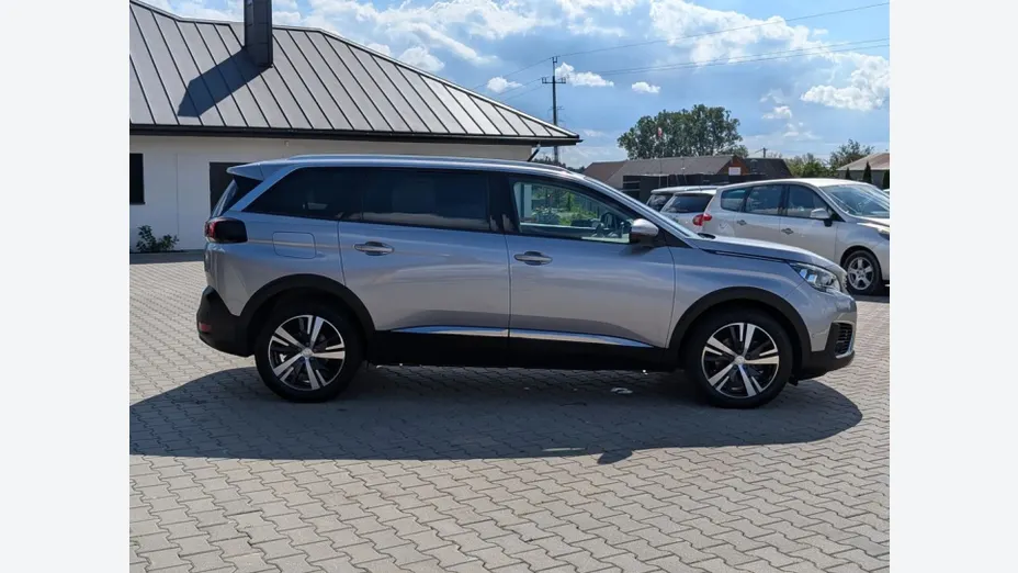 PEUGEOT 5008 -