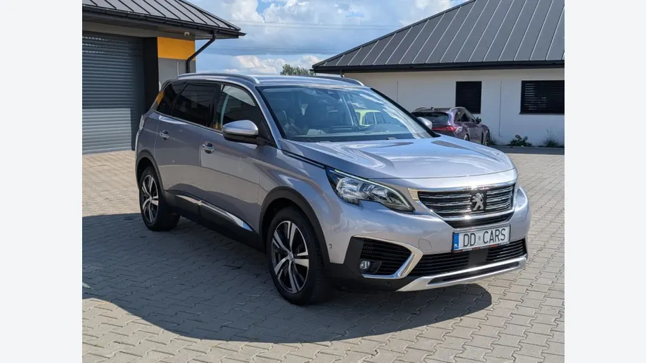 PEUGEOT 5008 -