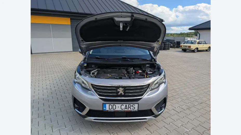 PEUGEOT 5008 -