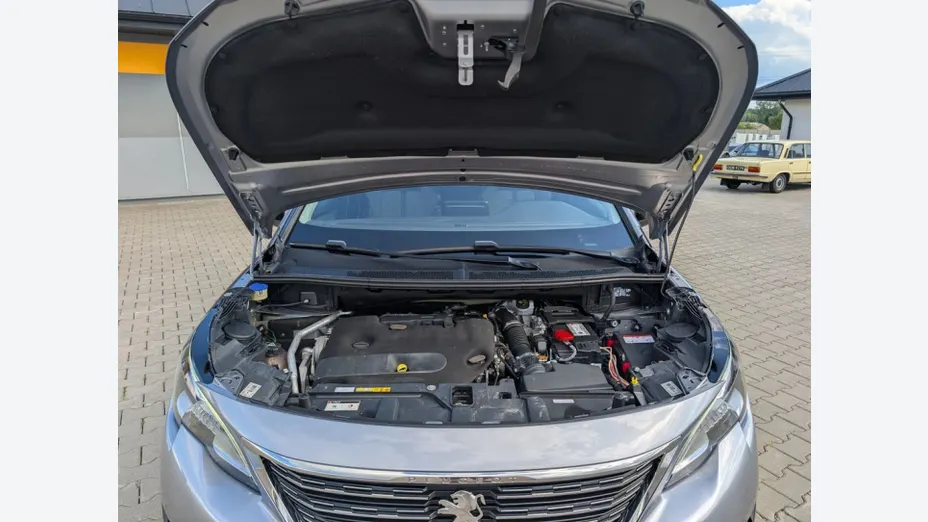 PEUGEOT 5008 -