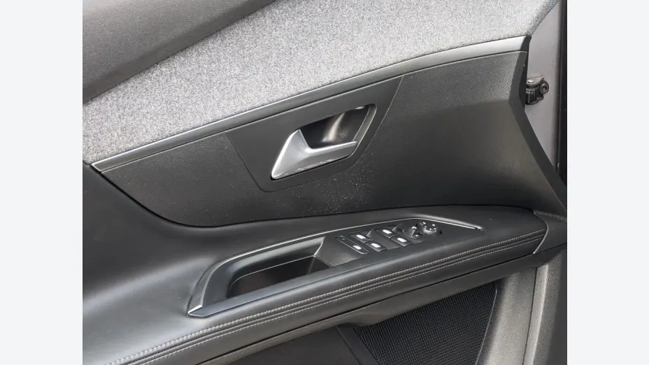 PEUGEOT 5008 -