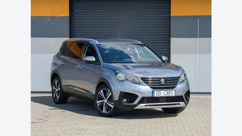 PEUGEOT 5008 -