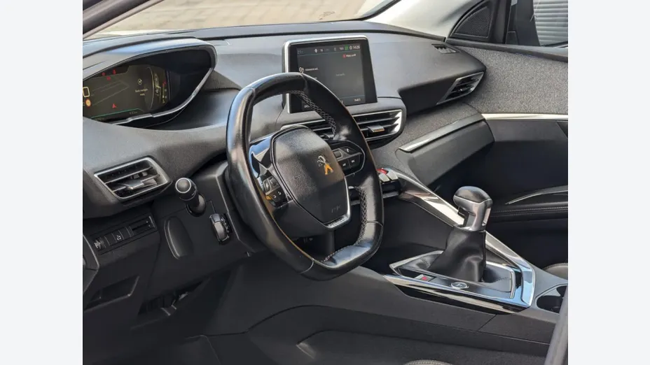 PEUGEOT 5008 -