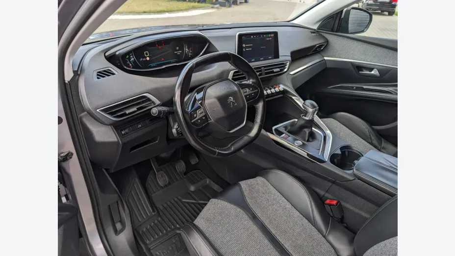 PEUGEOT 5008 -