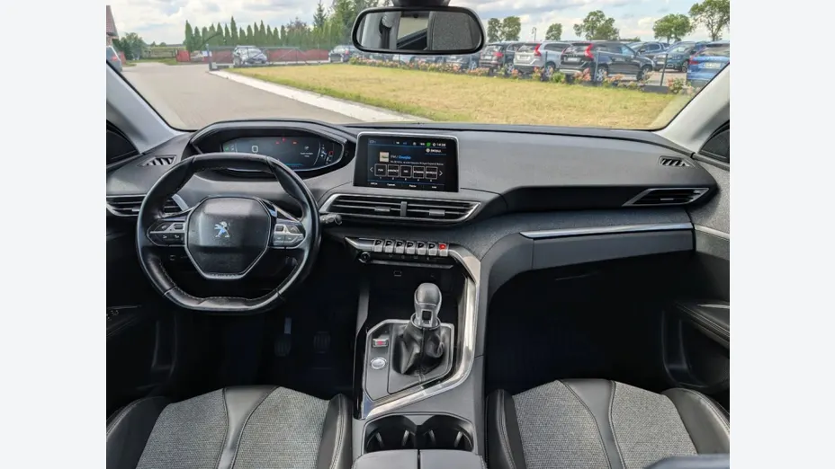 PEUGEOT 5008 -