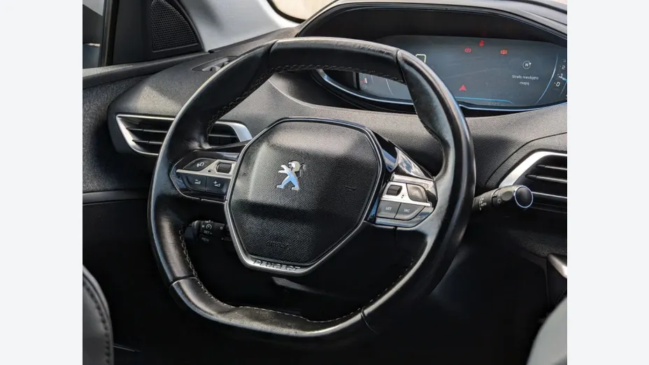 PEUGEOT 5008 -