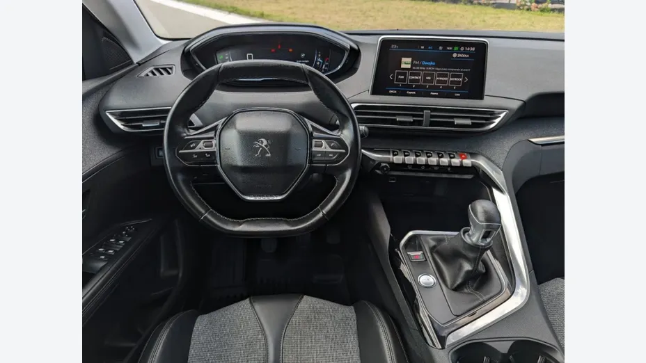 PEUGEOT 5008 -