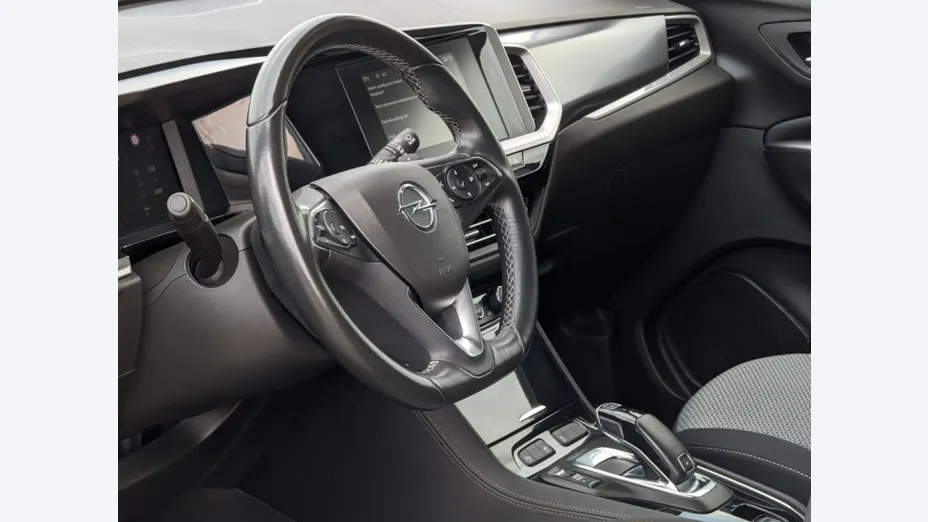 OPEL Grandland -