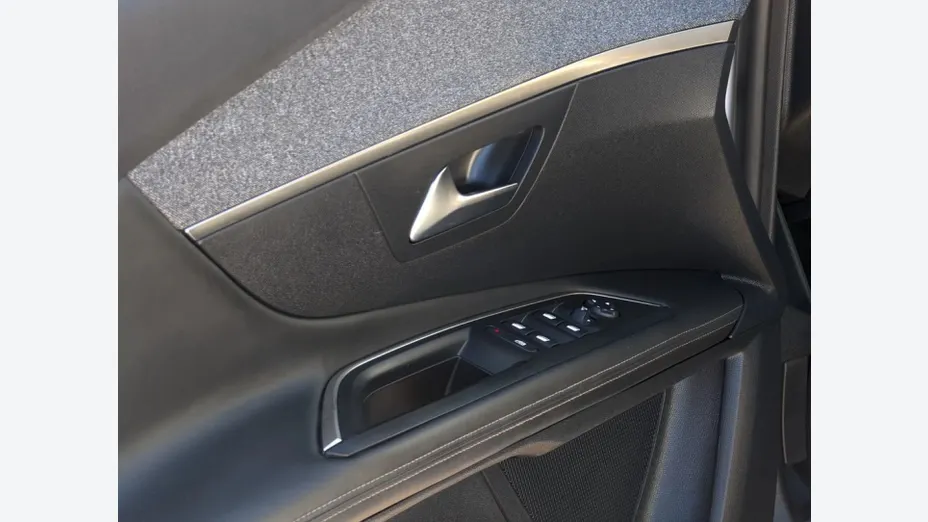 PEUGEOT 3008 -
