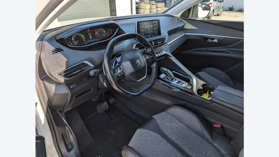 PEUGEOT 3008 -