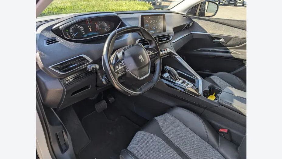 PEUGEOT 3008 -