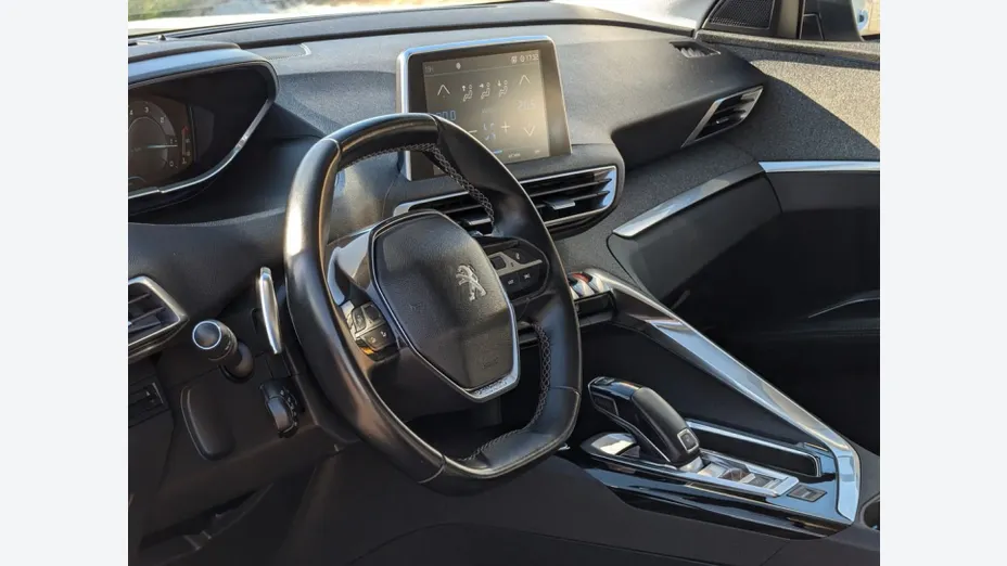 PEUGEOT 3008 -