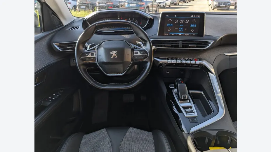 PEUGEOT 3008 -