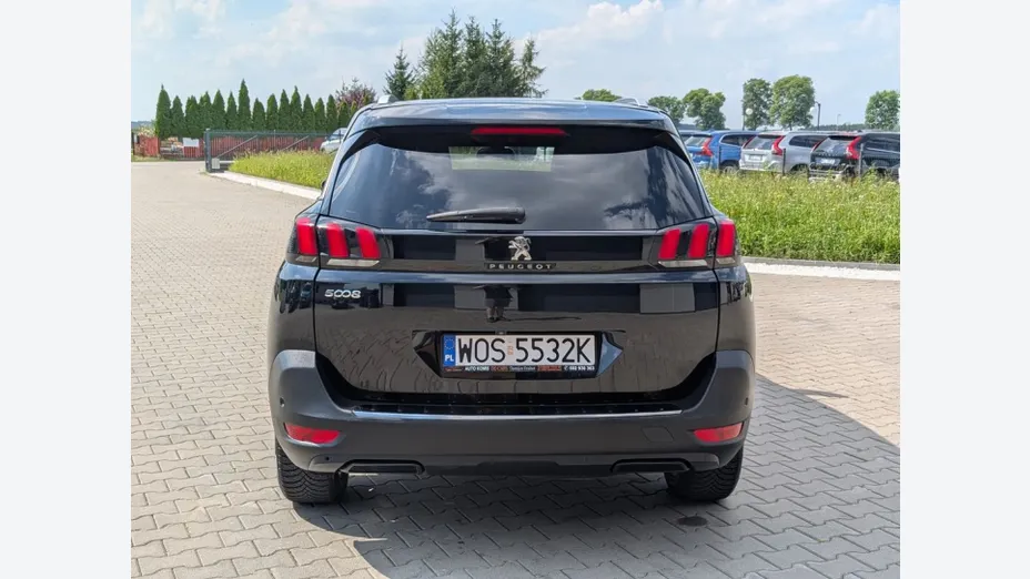 PEUGEOT 5008 -