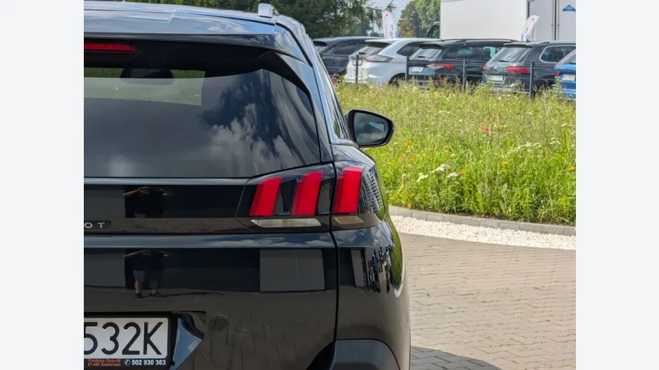 PEUGEOT 5008 -