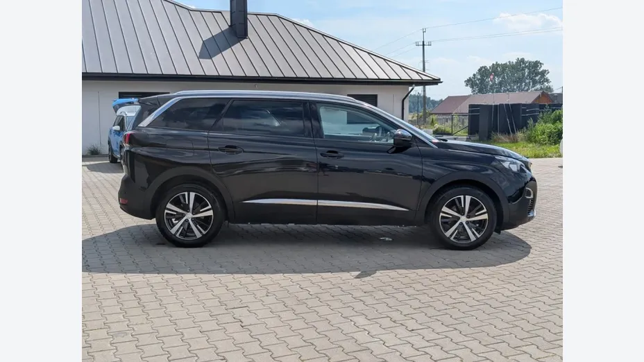 PEUGEOT 5008 -