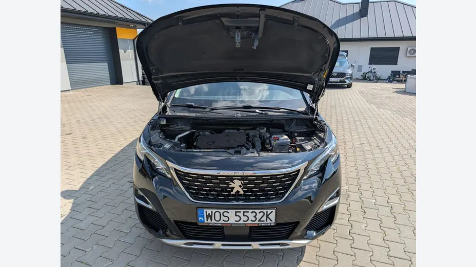 PEUGEOT 5008 -