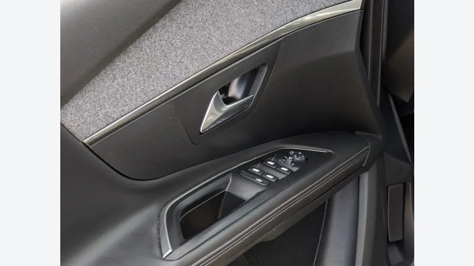 PEUGEOT 5008 -