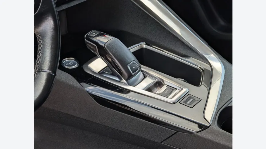 PEUGEOT 5008 -