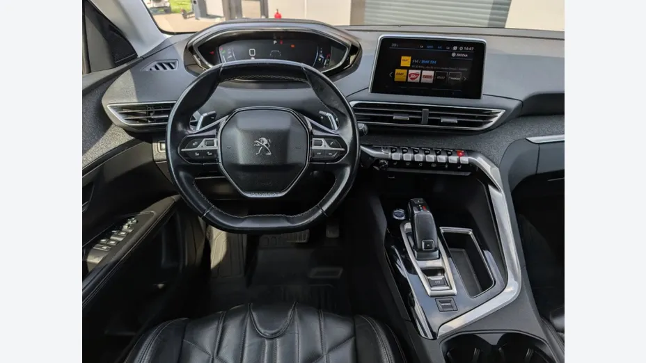 PEUGEOT 5008 -