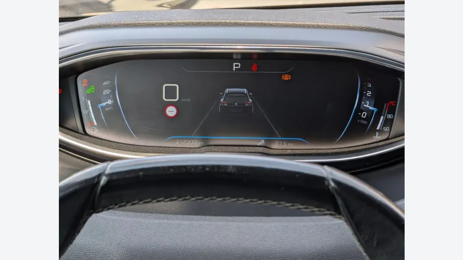 PEUGEOT 5008 -