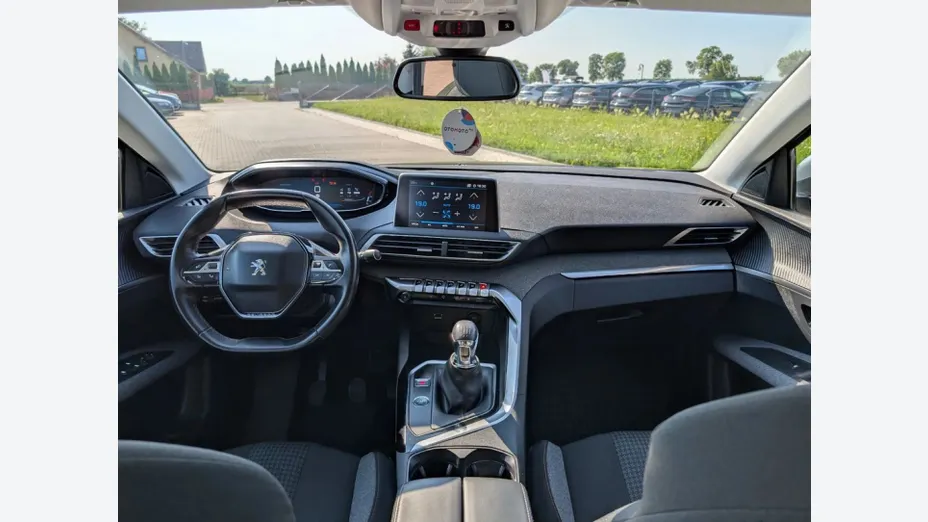 PEUGEOT 3008 -
