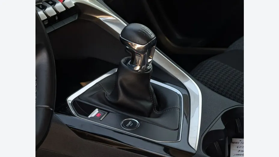 PEUGEOT 3008 -