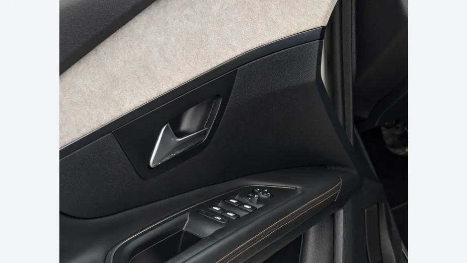 PEUGEOT 3008 -