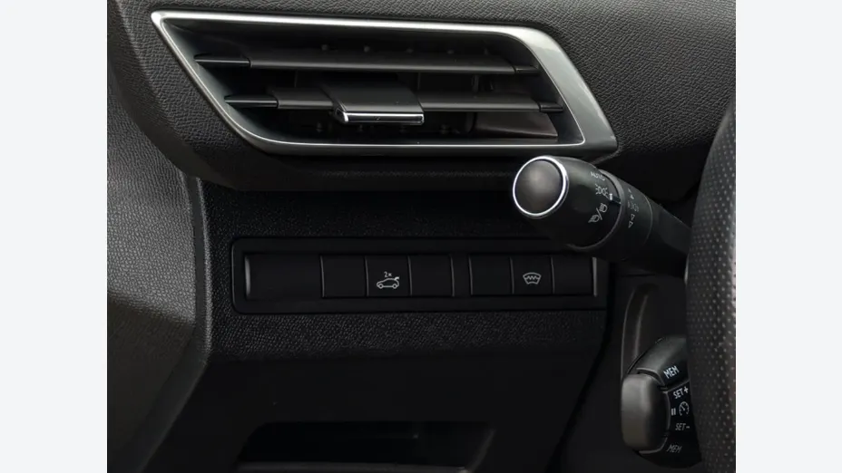 PEUGEOT 3008 -