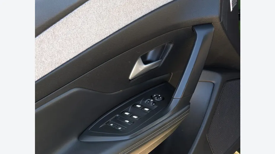 PEUGEOT 308 -