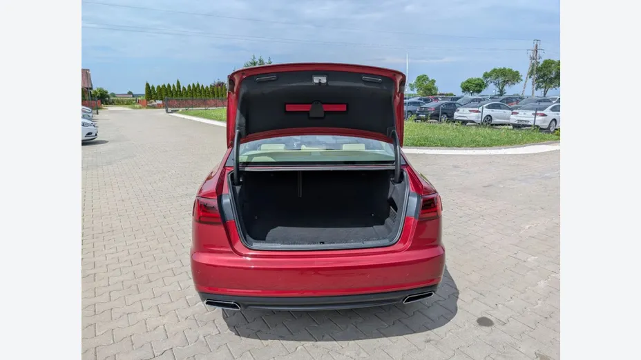 AUDI A6 -