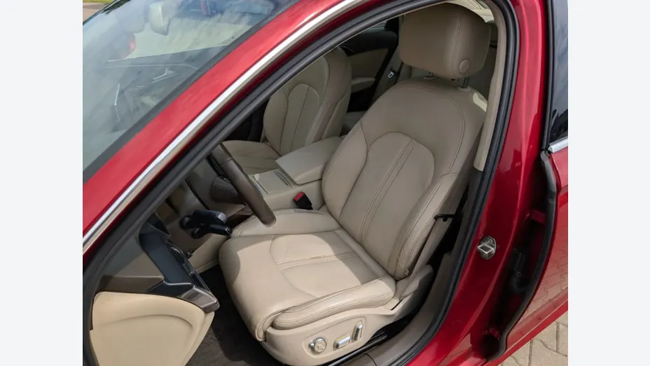 AUDI A6 -
