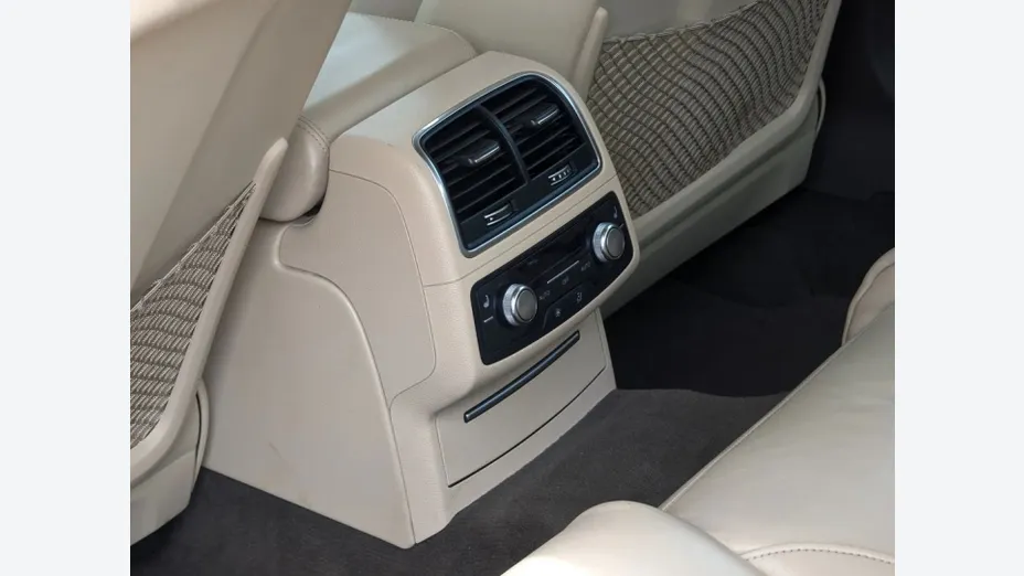 AUDI A6 -