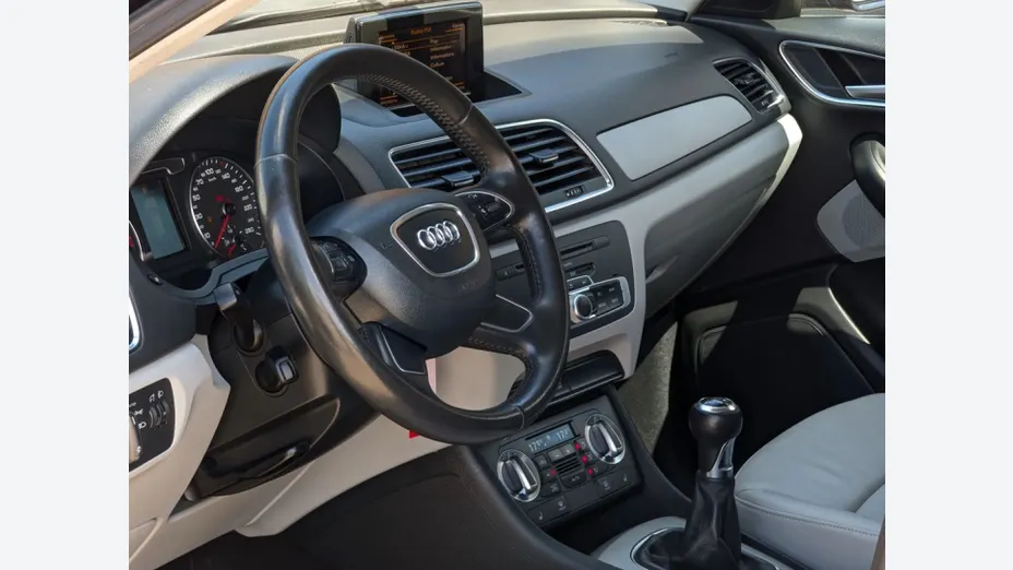 AUDI Q3 -