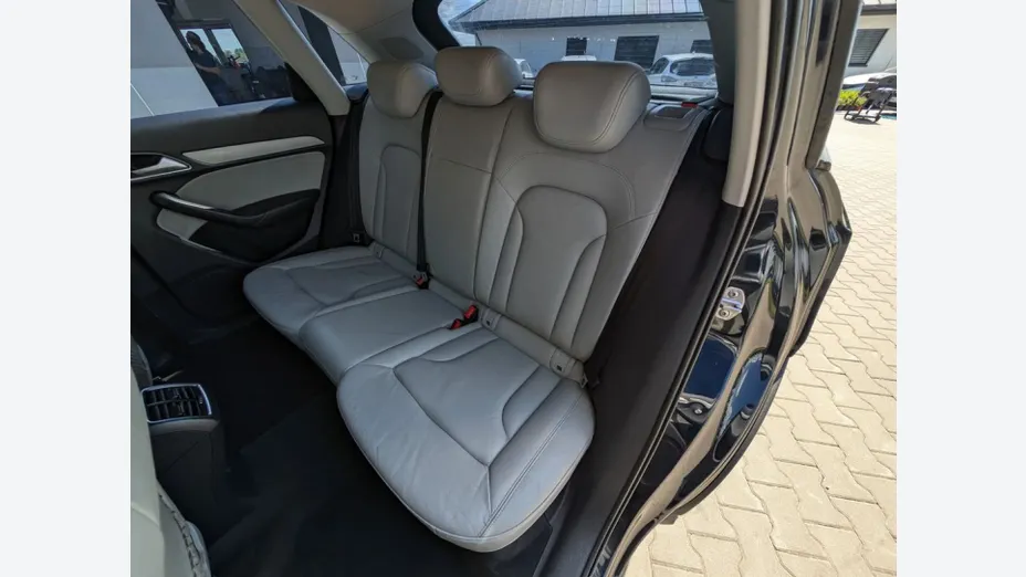 AUDI Q3 -