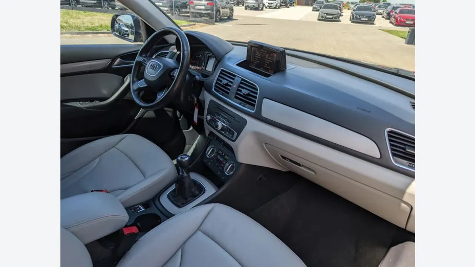 AUDI Q3 -