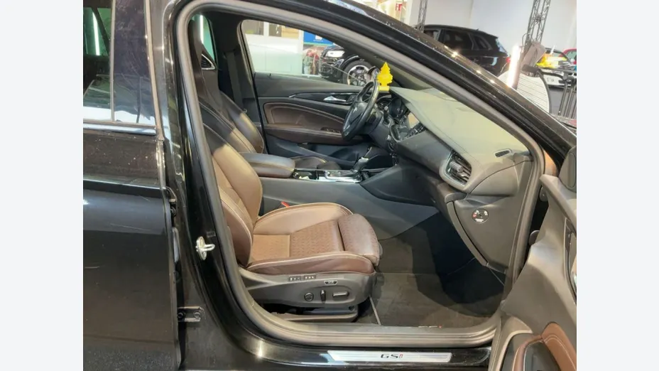 OPEL Insignia -