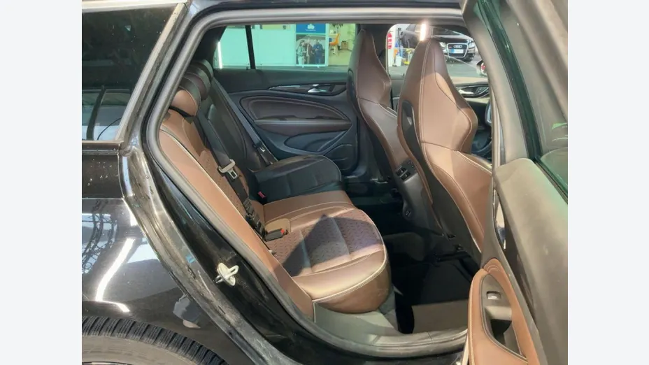 OPEL Insignia -
