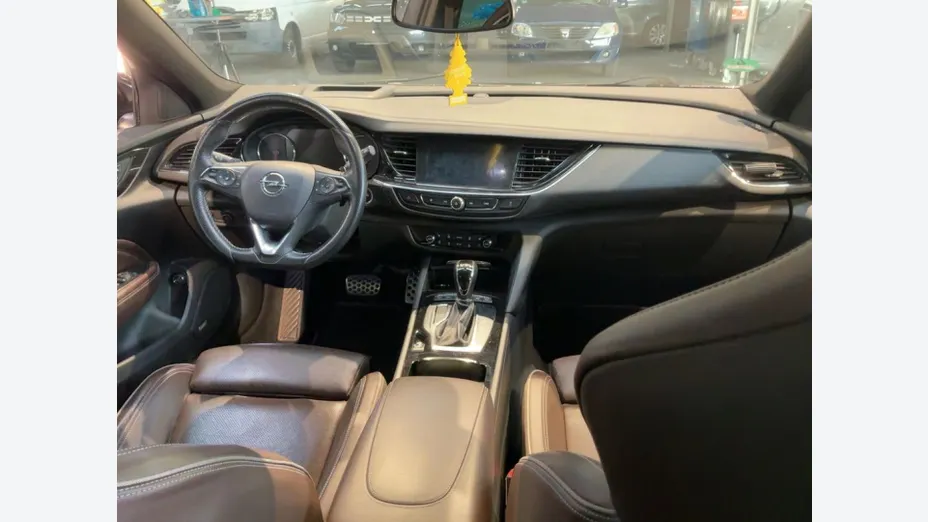 OPEL Insignia -