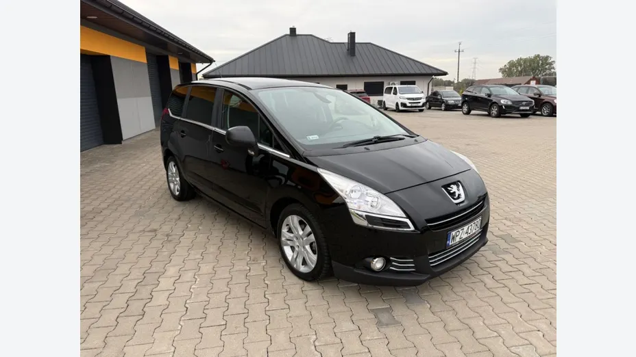 PEUGEOT 5008 -