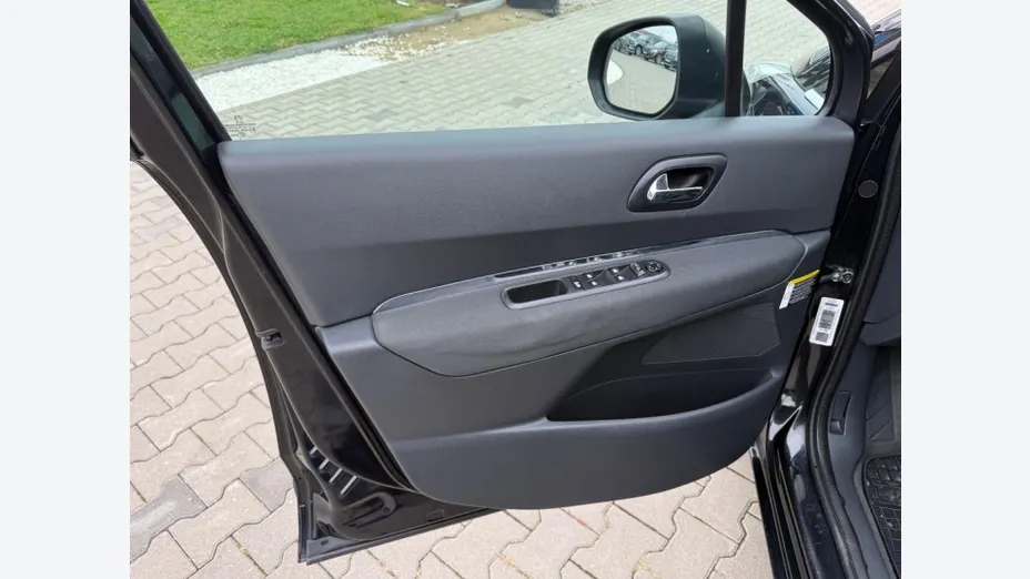 PEUGEOT 5008 -