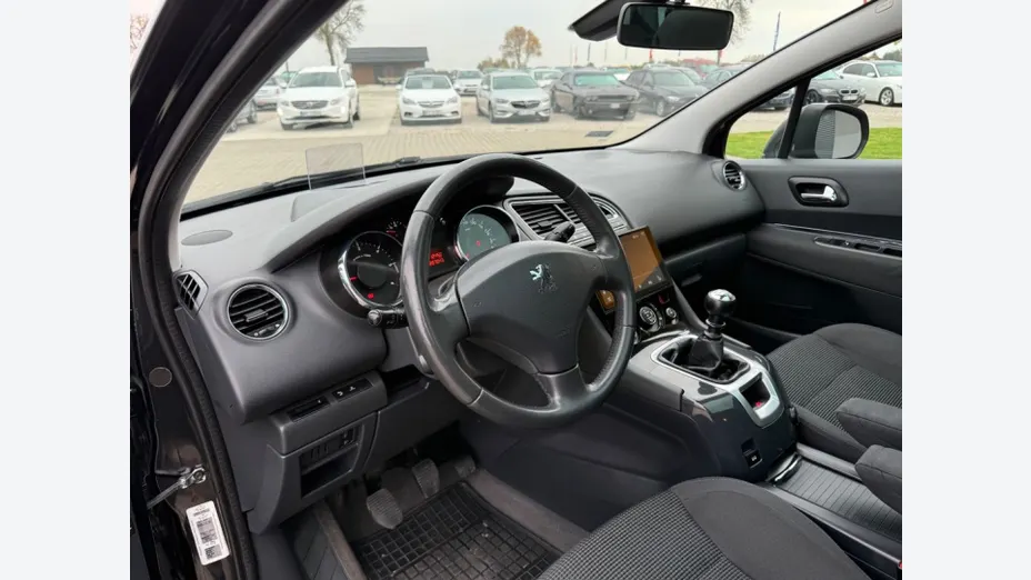 PEUGEOT 5008 -