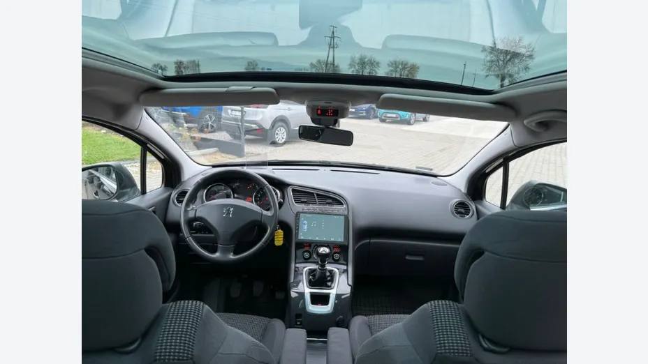 PEUGEOT 5008 -