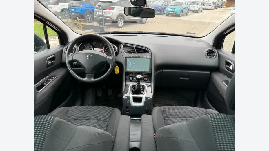 PEUGEOT 5008 -
