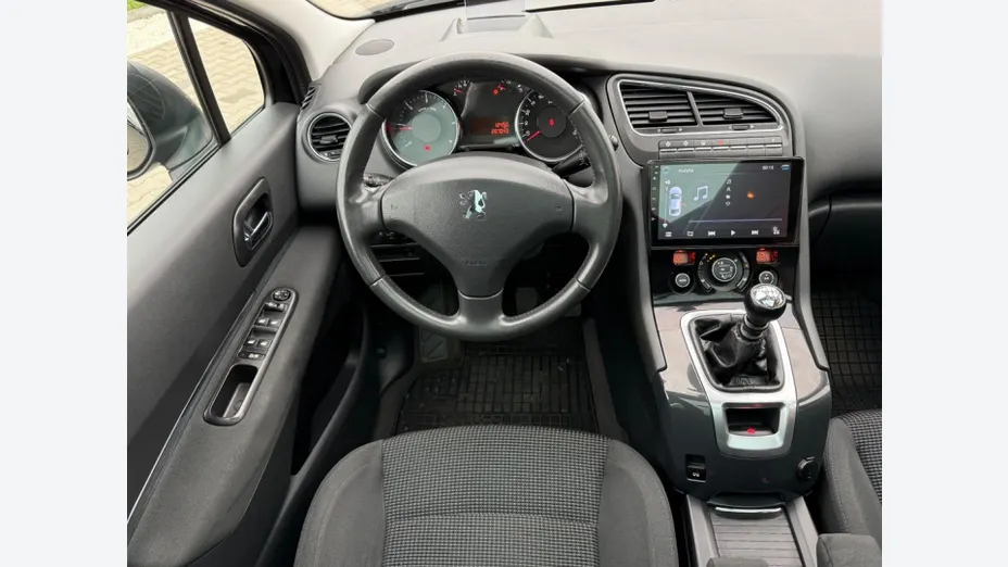 PEUGEOT 5008 -
