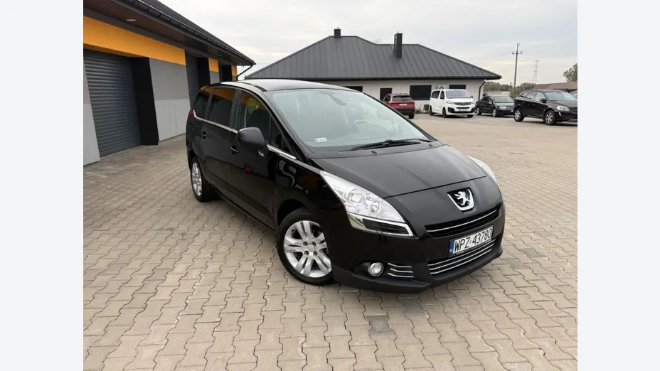 PEUGEOT 5008 -