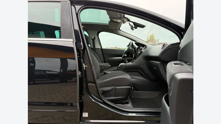 PEUGEOT 5008 -