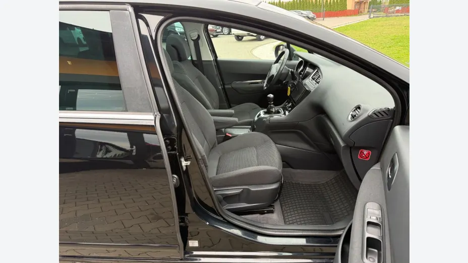 PEUGEOT 5008 -